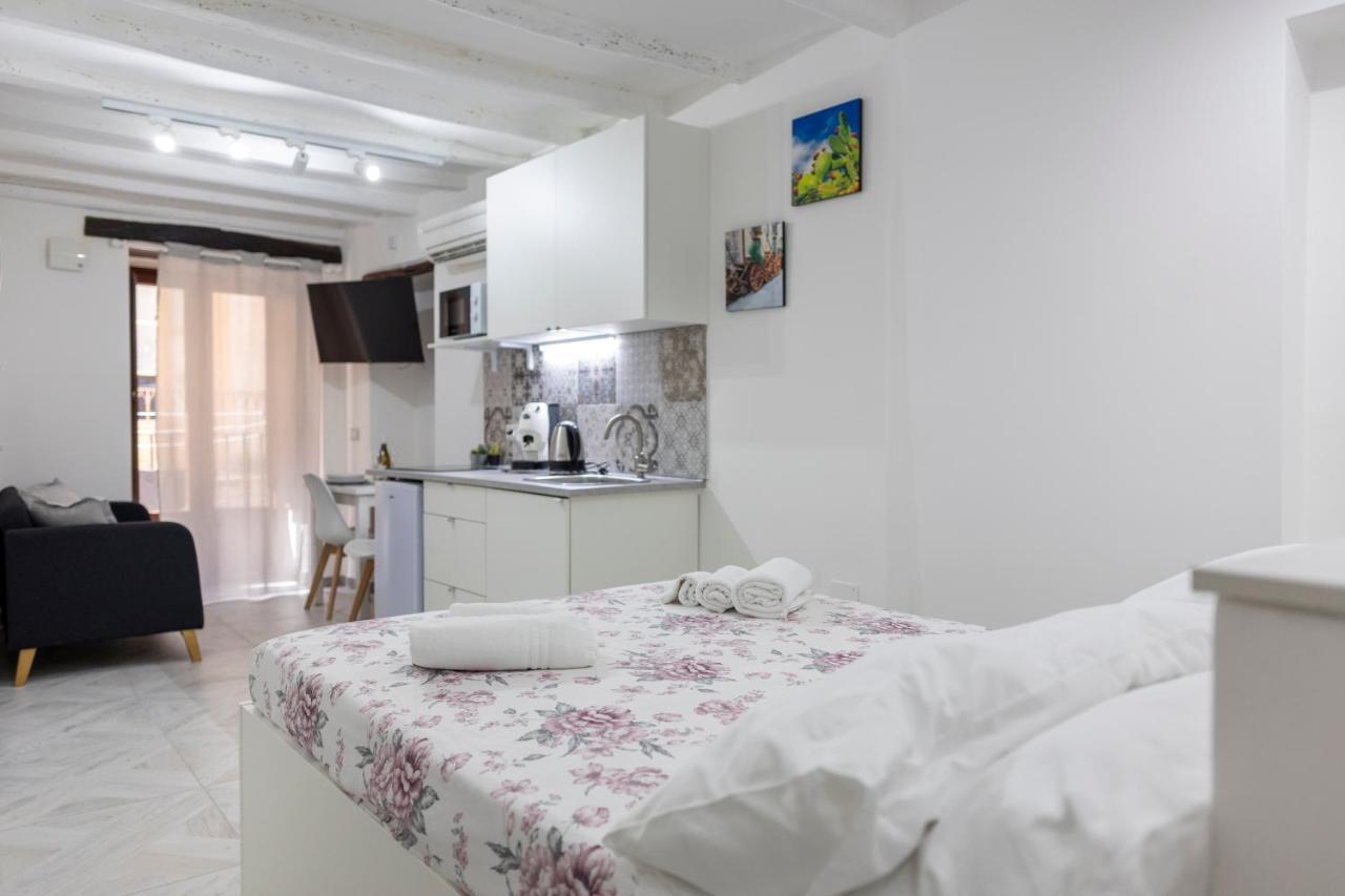 צ'פאלו Aurora House Suite מראה חיצוני תמונה