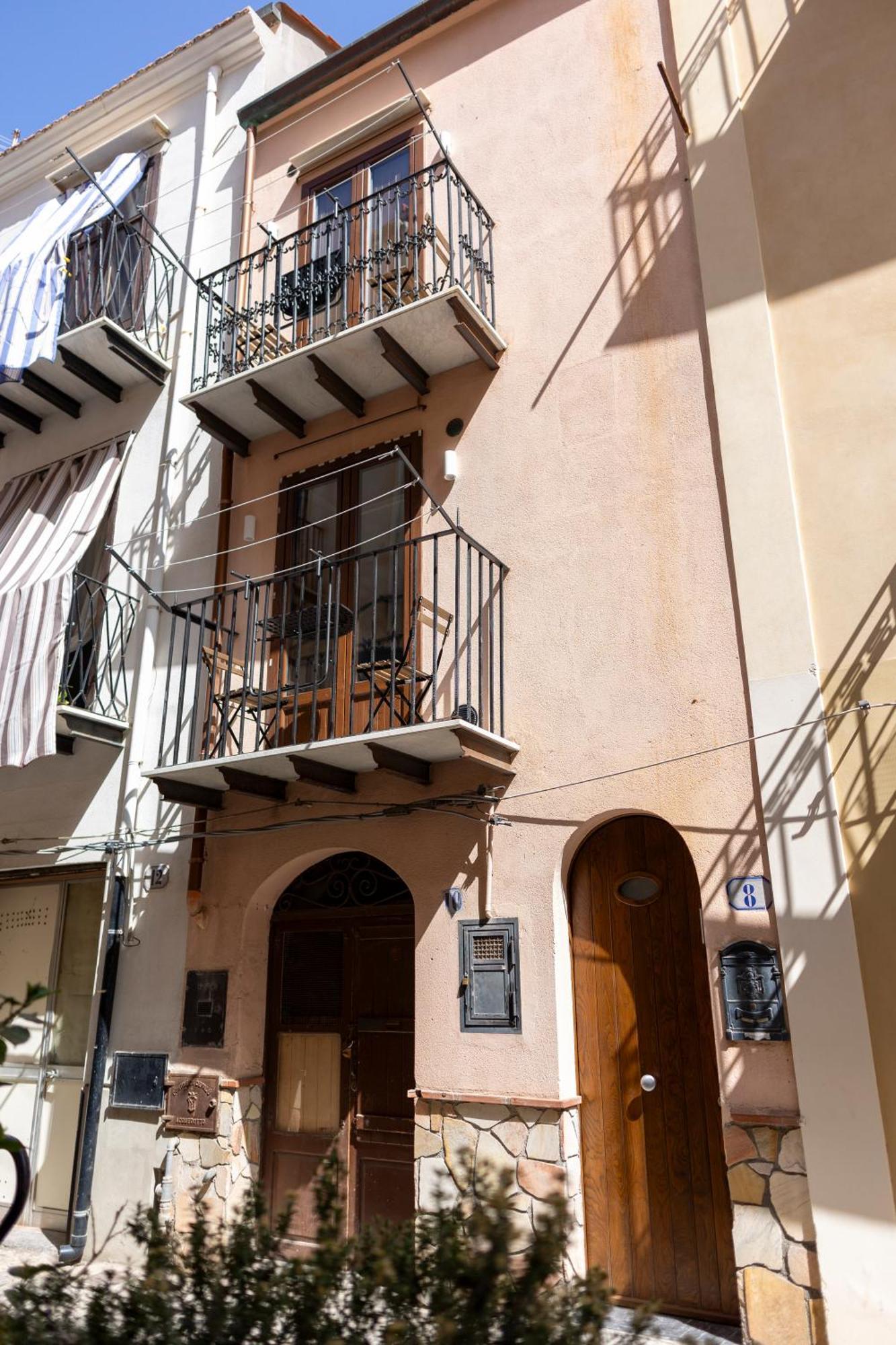 צ'פאלו Aurora House Suite מראה חיצוני תמונה