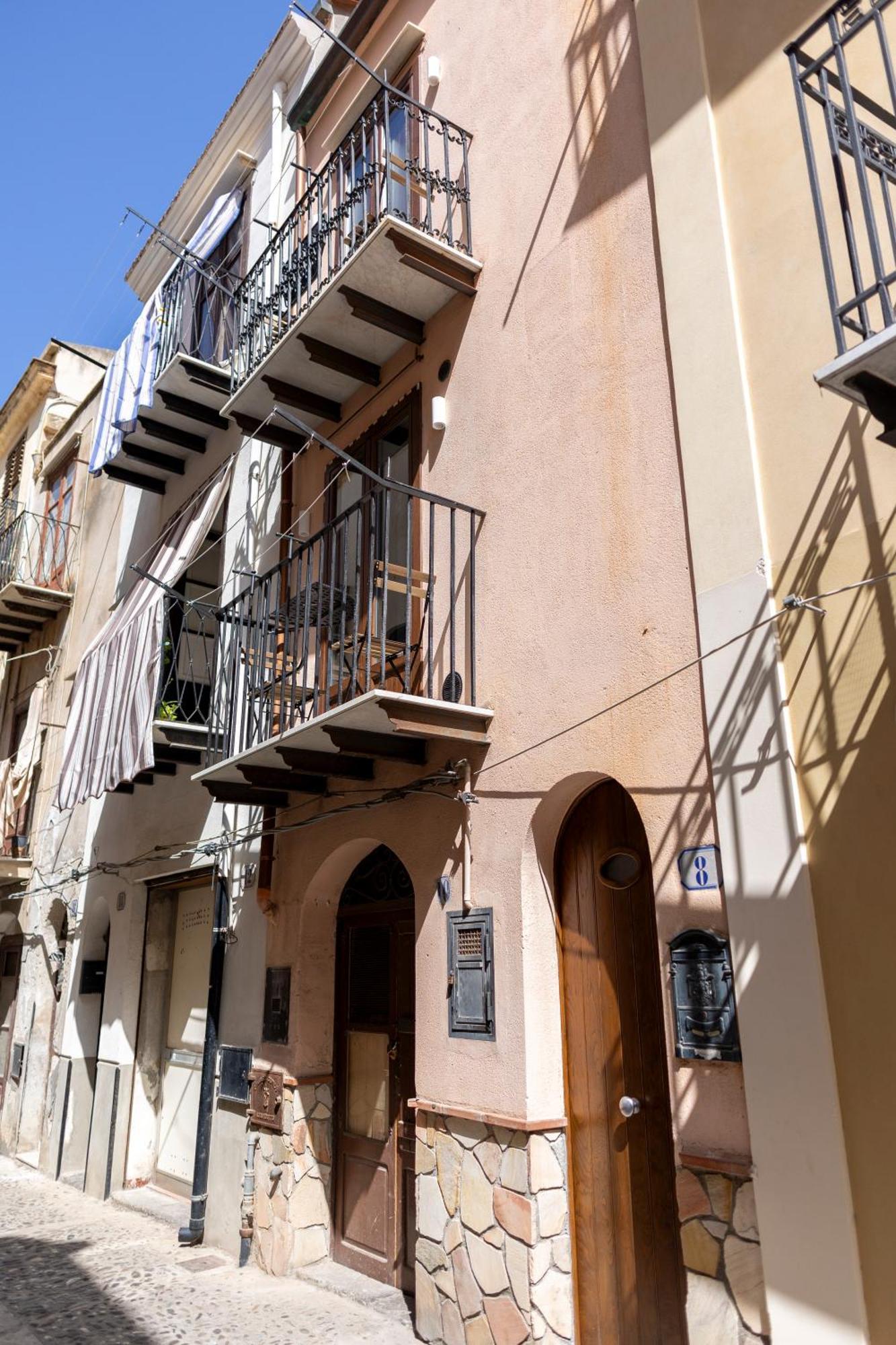צ'פאלו Aurora House Suite מראה חיצוני תמונה